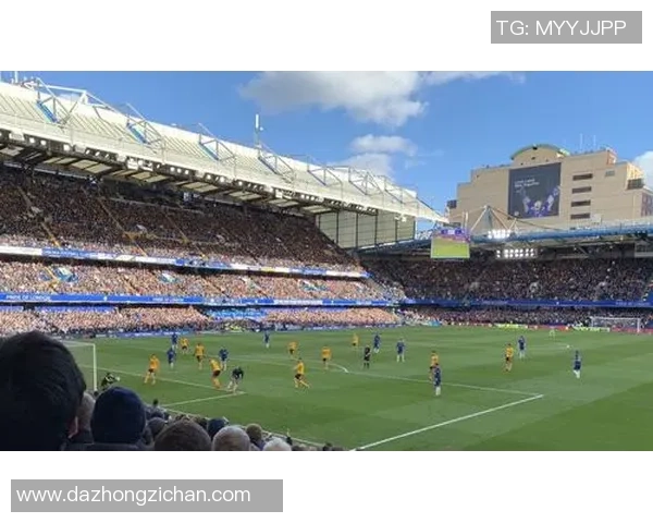 班车足球传奇：从青涩少年到全球瞩目的球场巨星之路